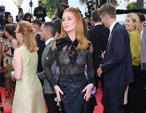 Marina Ruy Barbosa mostra os bastidores do look que usou no 